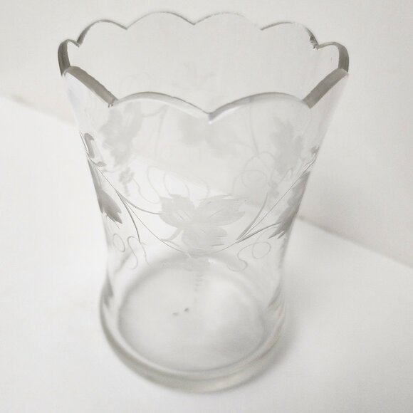 RARE ANTIQUE Scallop Cut Edge Etched Floral & Leaf Crystal Antique Vase - Picture 4 of 8